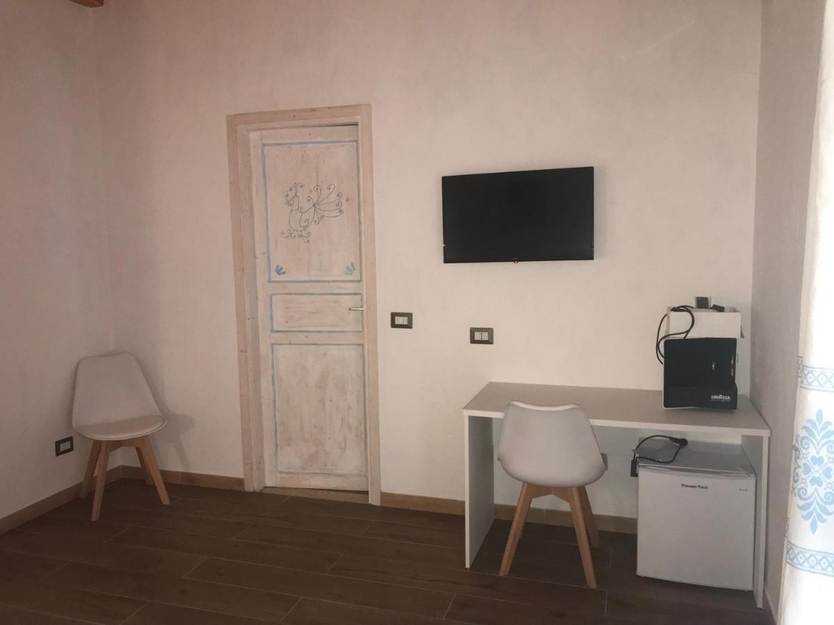 La Fragola In Campagna 6 K M Da San Pantaleo Hotel Buitenkant foto