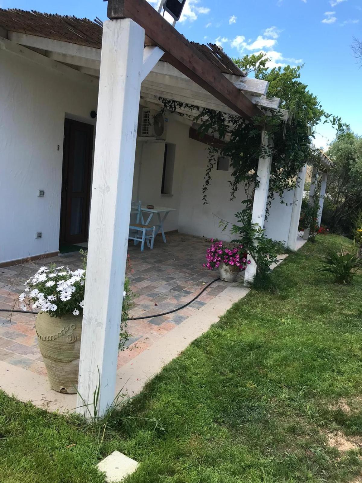 La Fragola In Campagna 6 K M Da San Pantaleo Hotel Buitenkant foto