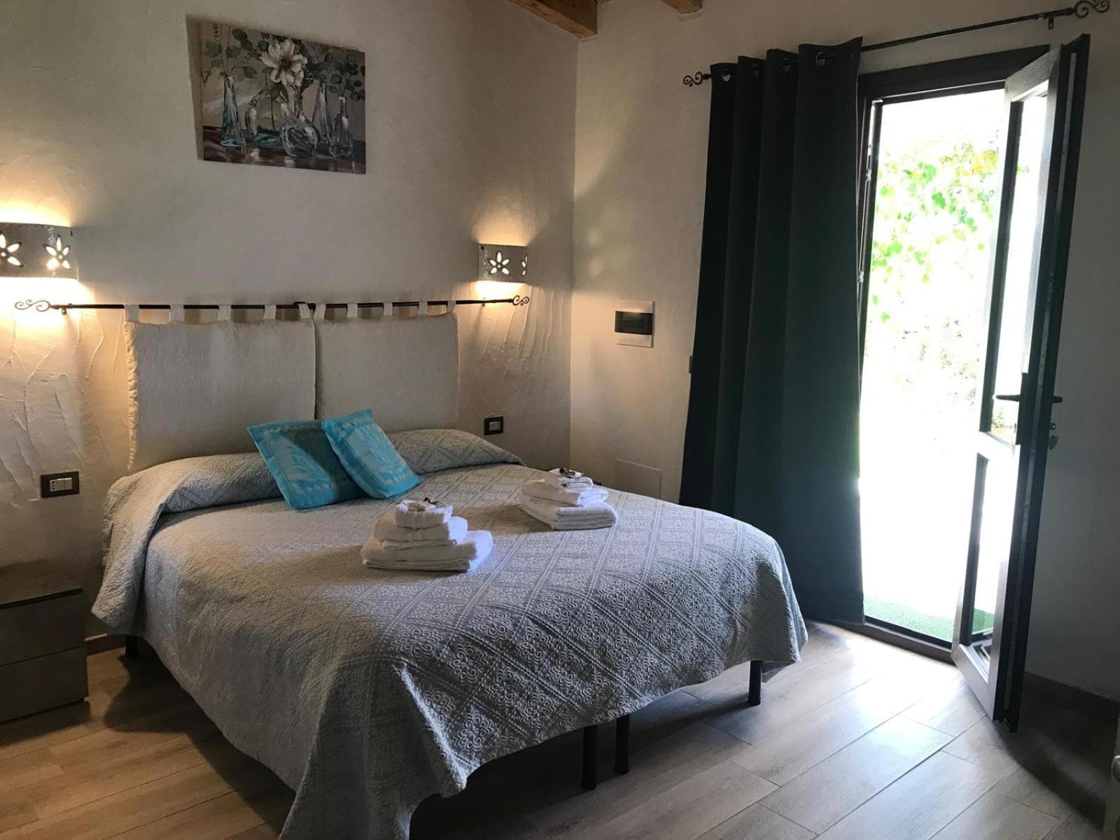 La Fragola In Campagna 6 K M Da San Pantaleo Hotel Buitenkant foto