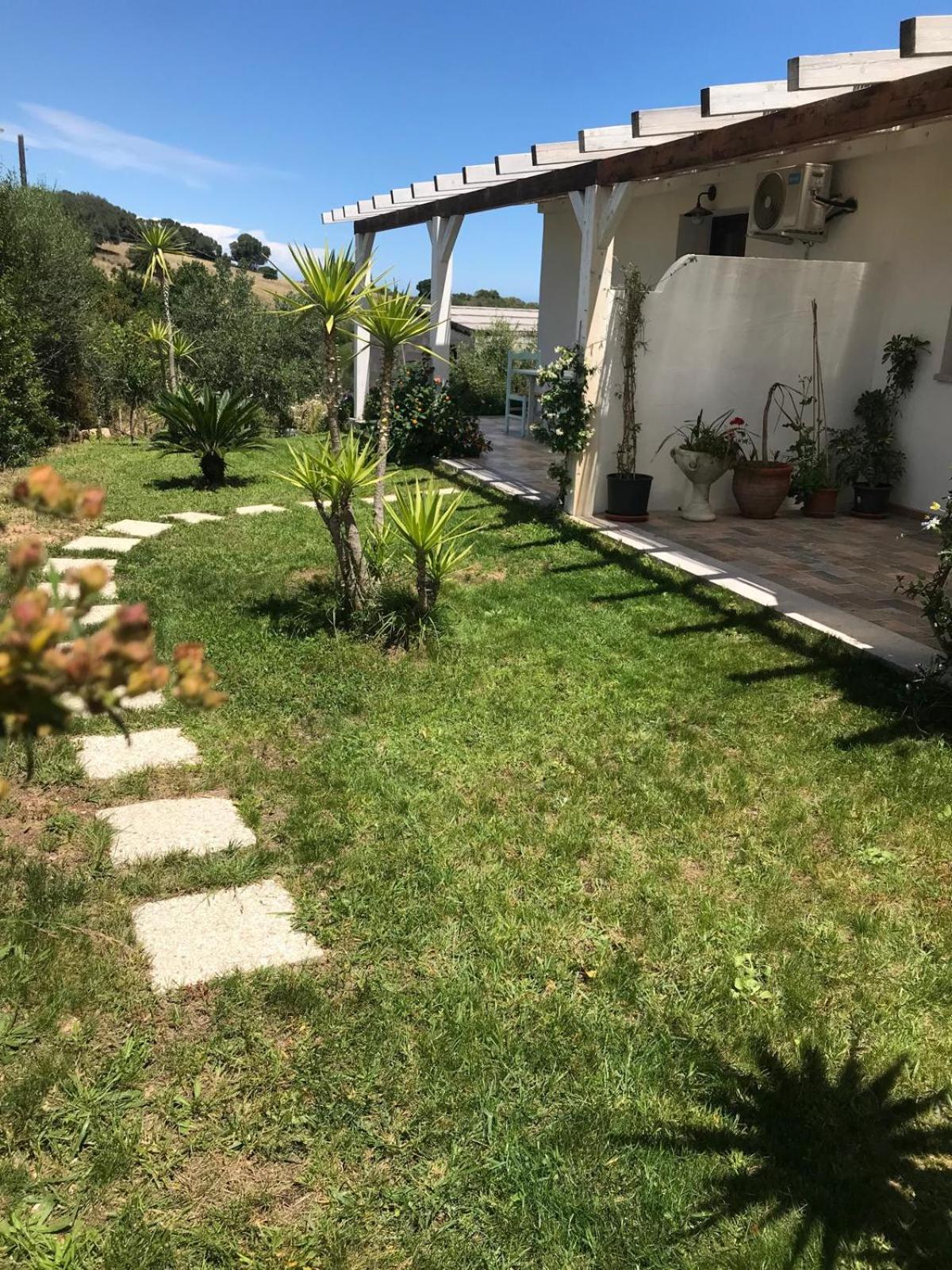 La Fragola In Campagna 6 K M Da San Pantaleo Hotel Buitenkant foto